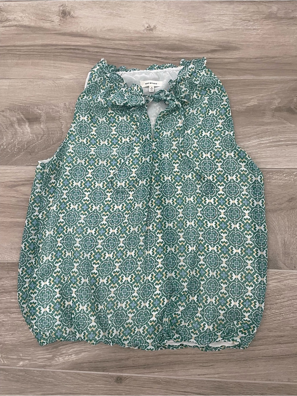 Max Studio Green Patterned Sleeveless Tie-Neck top size S